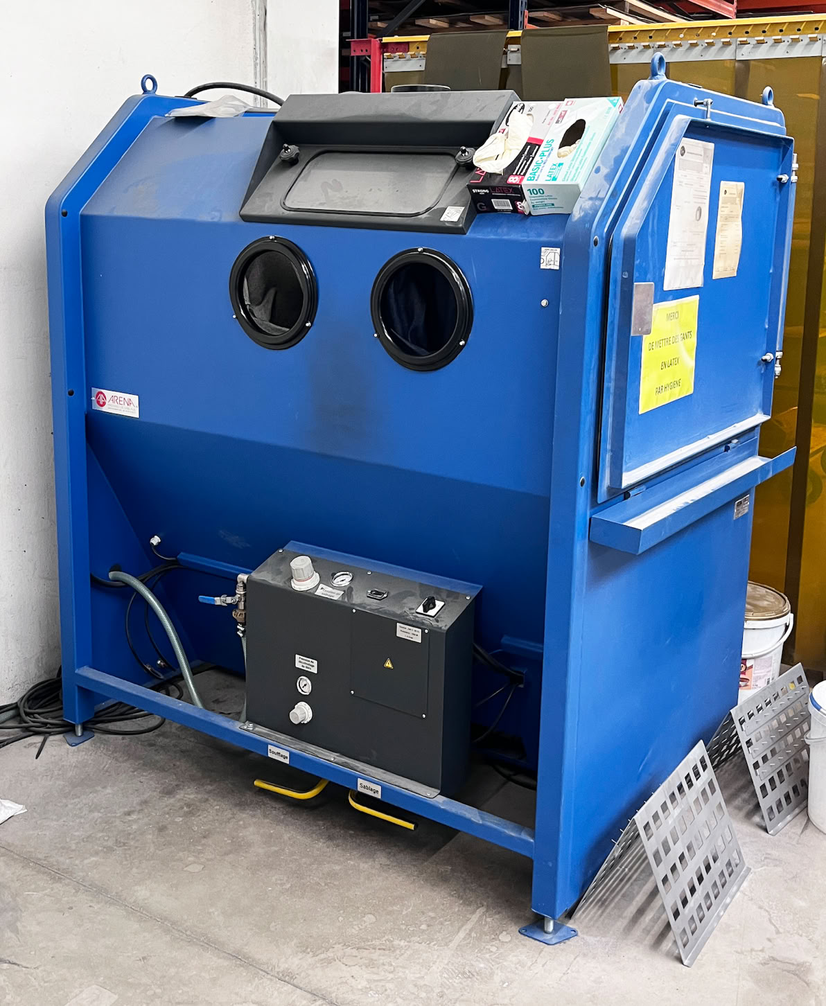 Photographie En Niveaux De Gris Des échafaudages