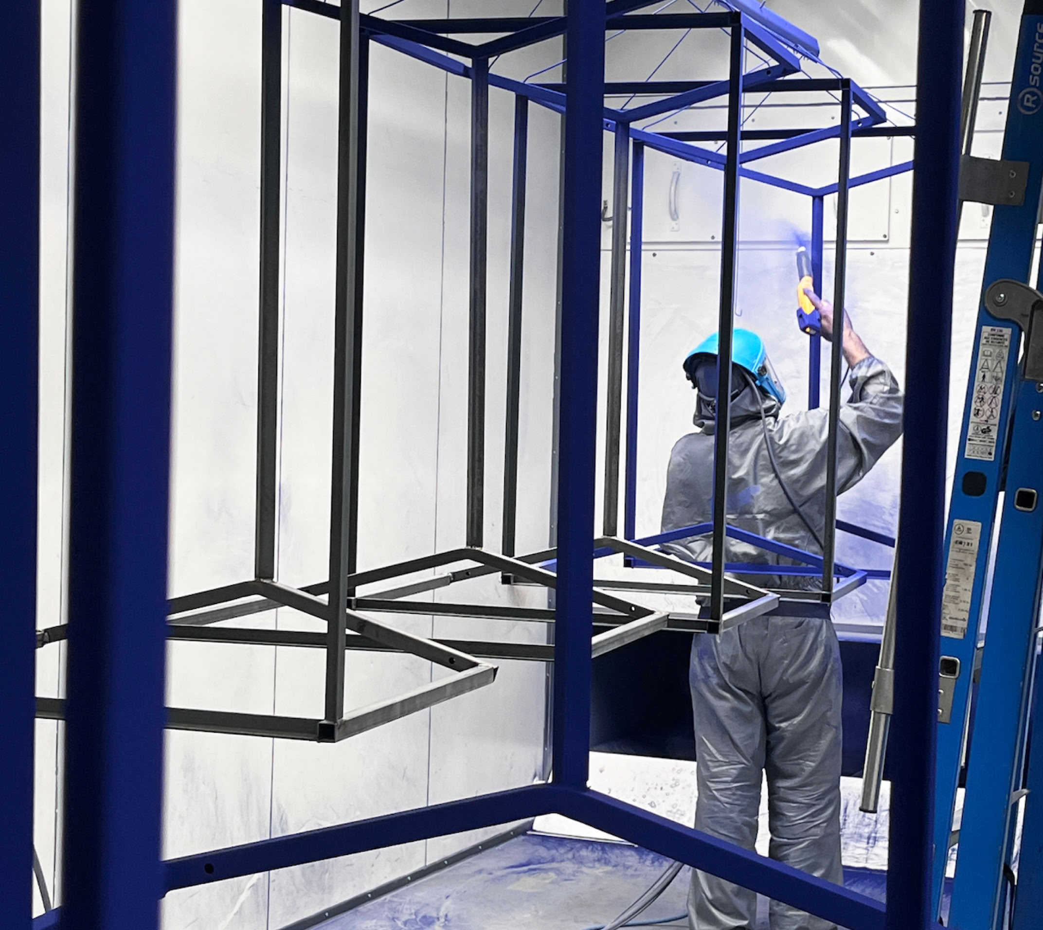 Photographie En Niveaux De Gris Des échafaudages